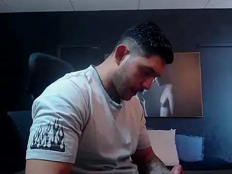 Snapshot of RichardMilleer chatting on December 16, 2025, 2:43 pm RichardMilleer online show from December 16, 2025, 2:43 pm