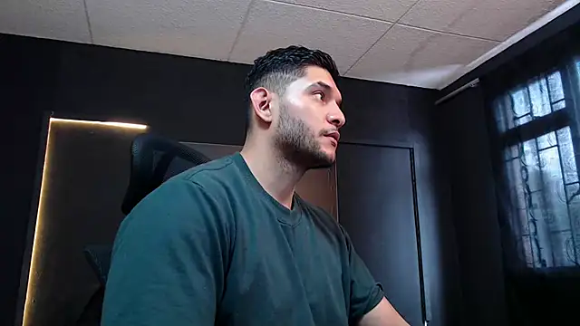 Snapshot of RichardMilleer chatting on November 10, 2025, 2:22 pm RichardMilleer online show from November 10, 2025, 2:22 pm