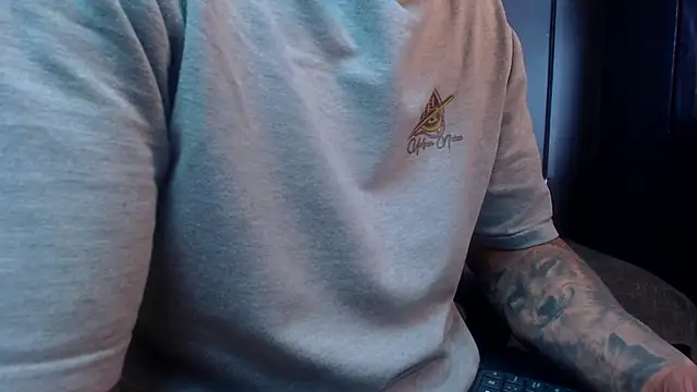 Snapshot of RichardMilleer chatting on December 22, 2025, 3:34 pm RichardMilleer online show from December 22, 2025, 3:34 pm