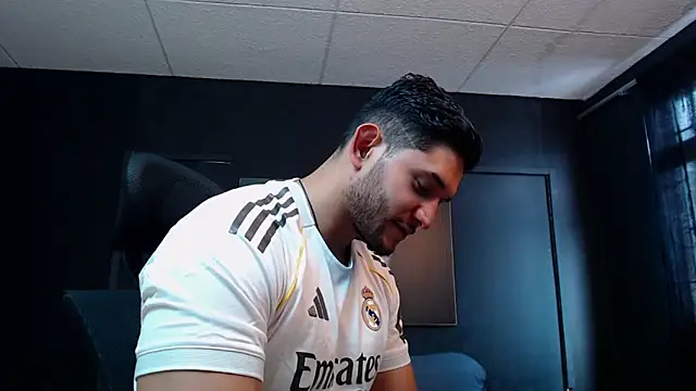 Snapshot of RichardMilleer chatting on January 6, 2026, 1:48 pm RichardMilleer online show from January 6, 2026, 1:48 pm