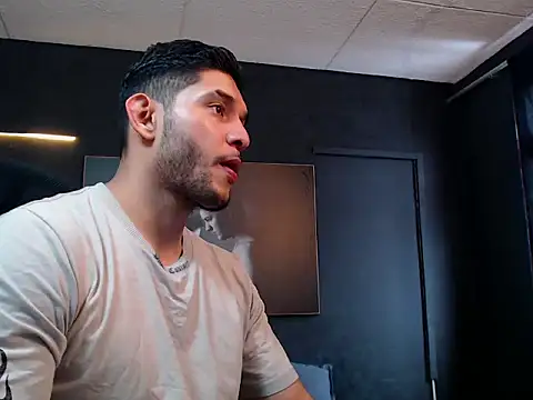 Snapshot of RichardMilleer chatting on October 29, 2025, 2:16 pm RichardMilleer online show from October 29, 2025, 2:16 pm