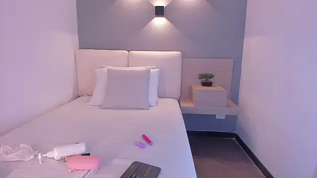 selena monroy online show from November 7, 2025, 11:15 am