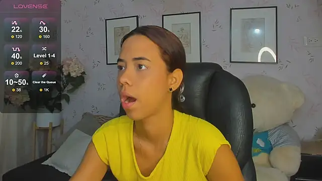 Snapshot of Anntonellaa chatting on November 15, 2025, 12:20 pm Anntonellaa online show from November 15, 2025, 12:20 pm