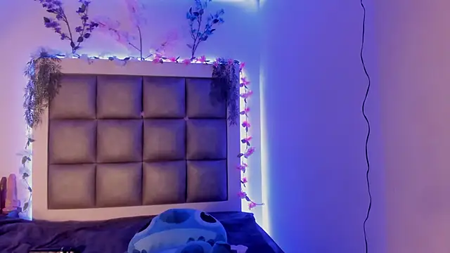 abbiecollins js online show from February 12, 2026, 3:17 am