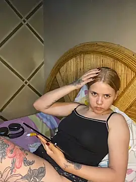 coupleyys online show from April 22, 2026, 11:33 pm