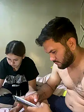 coupleyys online show from October 25, 2025, 3:06 am