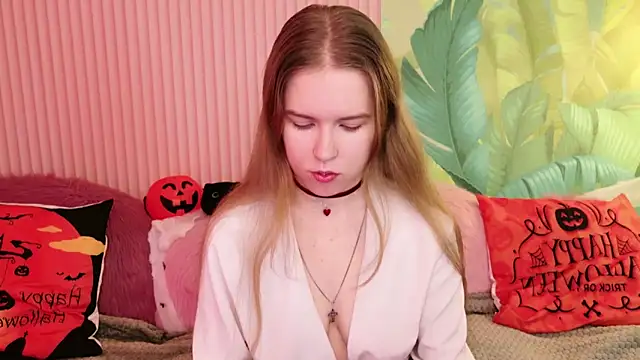 Snapshot of Alida_Brice chatting on October 31, 2025, 5:37 am Alida Brice online show from October 31, 2025, 5:37 am