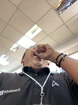 Snapshot of dannybs05 chatting on September 18, 2025, 9:40 pm dannybs05 online show from September 18, 2025, 9:40 pm