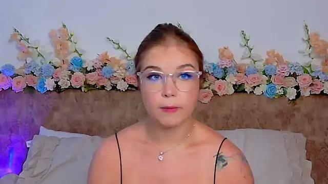 Lilith Bonheur online show from March 22, 2026, 1:53 am