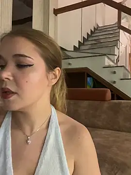 Lilith Bonheur online show from March 28, 2026, 8:10 pm