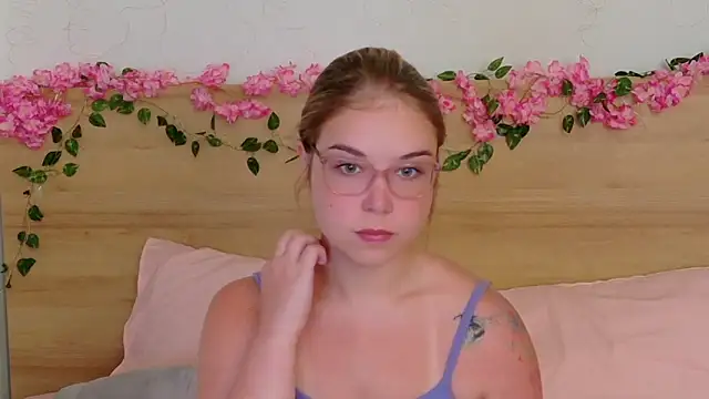 Lilith Bonheur online show from October 7, 2025, 10:00 pm