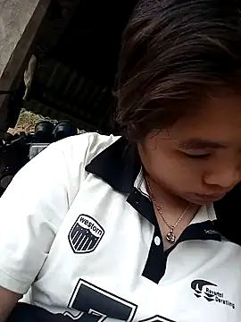 Luyen004 online show from February 23, 2026, 2:02 am