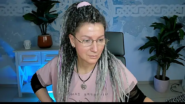 Snapshot of UmaSpace chatting on November 3, 2025, 6:18 am UmaSpace online show from November 3, 2025, 6:18 am