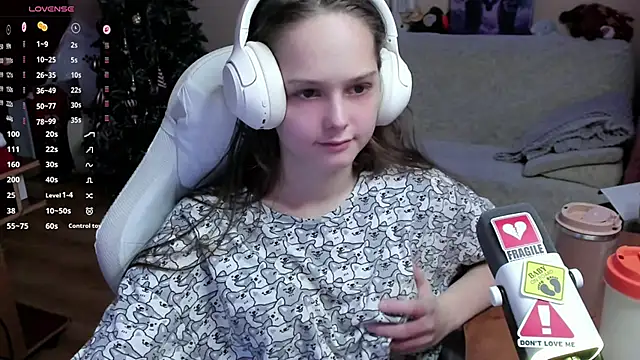 Snapshot of SharybbFace chatting on January 9, 2026, 3:08 pm SharybbFace online show from January 9, 2026, 3:08 pm