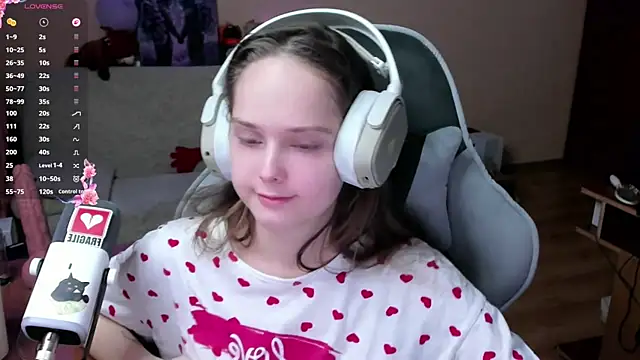 Snapshot of SharybbFace chatting on February 18, 2026, 3:08 pm SharybbFace online show from February 18, 2026, 3:08 pm