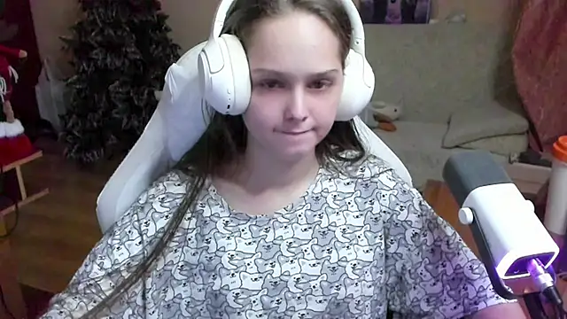 Snapshot of SharybbFace chatting on December 5, 2025, 3:10 pm SharybbFace online show from December 5, 2025, 3:10 pm