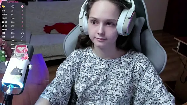 Snapshot of SharybbFace chatting on February 17, 2026, 3:09 pm SharybbFace online show from February 17, 2026, 3:09 pm