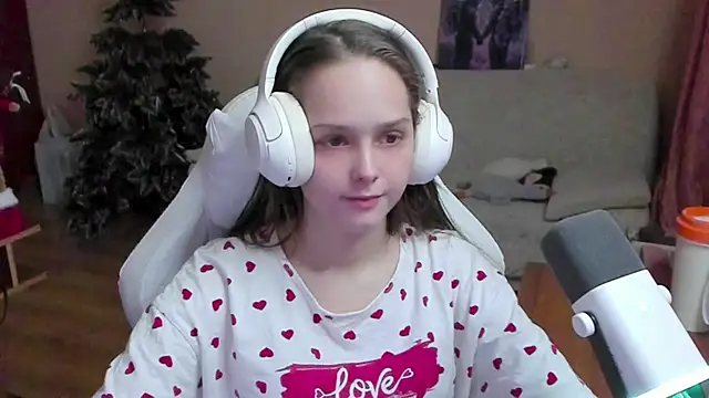 Snapshot of SharybbFace chatting on December 4, 2025, 3:11 pm SharybbFace online show from December 4, 2025, 3:11 pm