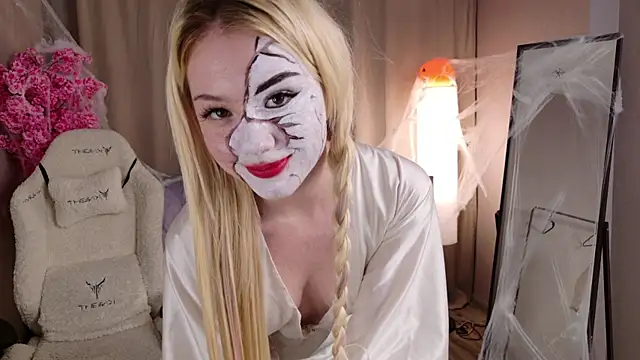 Snapshot of Flirty_lee chatting on October 30, 2025, 2:14 pm Flirty lee online show from October 30, 2025, 2:14 pm