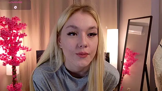 Snapshot of Flirty_lee chatting on November 11, 2025, 2:12 pm Flirty lee online show from November 11, 2025, 2:12 pm