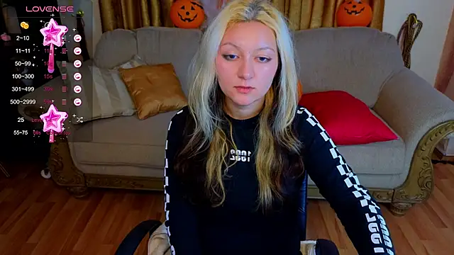 JuicyLullu online show from October 25, 2025, 4:33 am