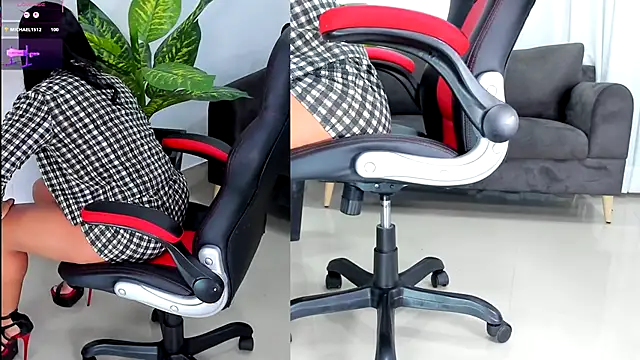 Snapshot of MIA_HERNANDEZ_HOT chatting on November 7, 2025, 10:46 pm MIA HERNANDEZ HOT online show from November 7, 2025, 10:46 pm