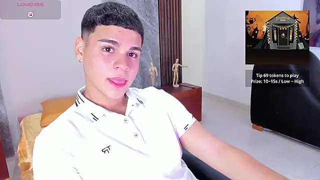 Snapshot of james_jonnes chatting on October 5, 2025, 8:21 pm james jonnes online show from October 5, 2025, 8:21 pm
