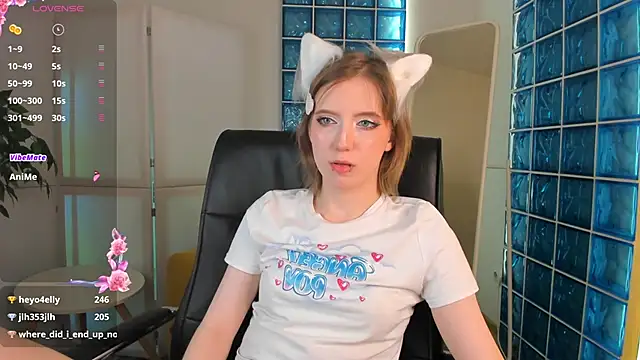 Snapshot of MorgyAsuna_ chatting on November 15, 2025, 6:45 pm MorgyAsuna online show from November 15, 2025, 6:45 pm