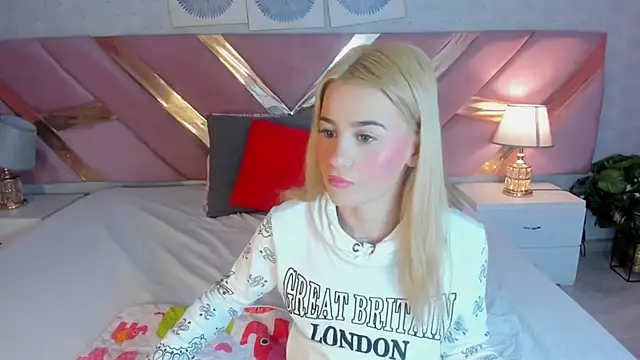 ChloeLaurentt online show from December 21, 2025, 1:24 pm