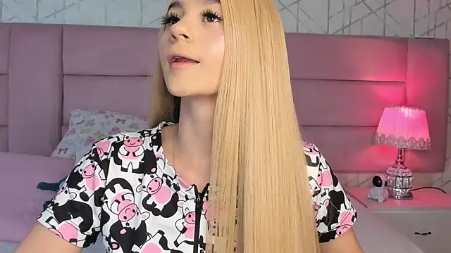 ChloeLaurentt online show from May 7, 2026, 2:53 pm