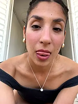 Snapshot of MaddyX__ chatting on November 25, 2025, 8:09 pm MaddyX online show from November 25, 2025, 8:09 pm