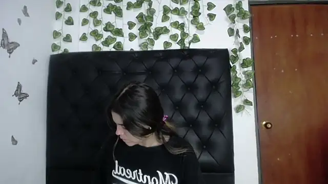 isabel 09 online show from April 20, 2026, 12:30 pm