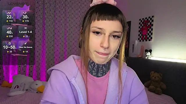 Snapshot of LilithPoison chatting on November 16, 2025, 6:12 pm LilithPoison online show from November 16, 2025, 6:12 pm