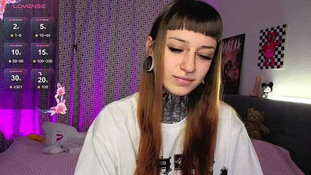 Snapshot of LilithPoison chatting on October 22, 2025, 7:24 pm LilithPoison online show from October 22, 2025, 7:24 pm