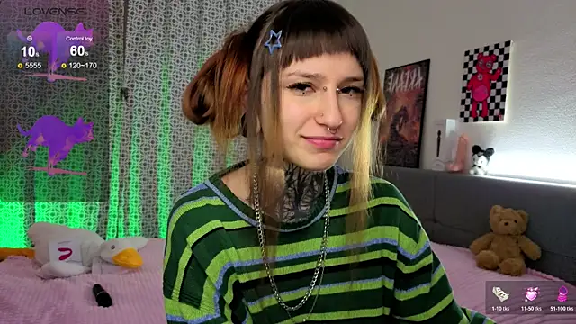 Snapshot of LilithPoison chatting on December 4, 2025, 7:02 pm LilithPoison online show from December 4, 2025, 7:02 pm