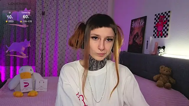 Snapshot of LilithPoison chatting on November 1, 2025, 6:02 pm LilithPoison online show from November 1, 2025, 6:02 pm