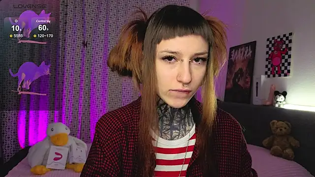 Snapshot of LilithPoison chatting on November 2, 2025, 8:36 pm LilithPoison online show from November 2, 2025, 8:36 pm