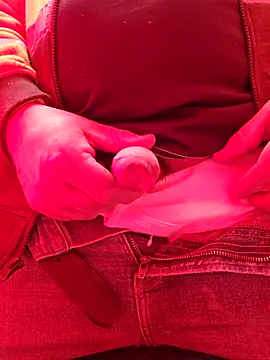 Snapshot of matatan0323 chatting on December 4, 2025, 8:52 pm matatan0323 online show from December 4, 2025, 8:52 pm