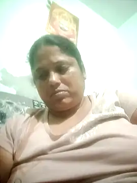Snapshot of Mmm143 chatting on September 28, 2025, 6:37 pm Mmm143 online show from September 28, 2025, 6:37 pm