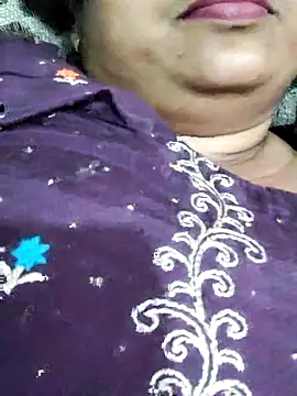 Snapshot of Mmm143 chatting on October 1, 2025, 5:12 am Mmm143 online show from October 1, 2025, 5:12 am