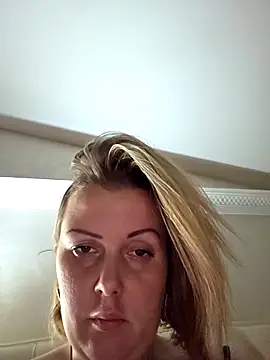 Piccolamonella29 online show from November 22, 2025, 8:18 pm