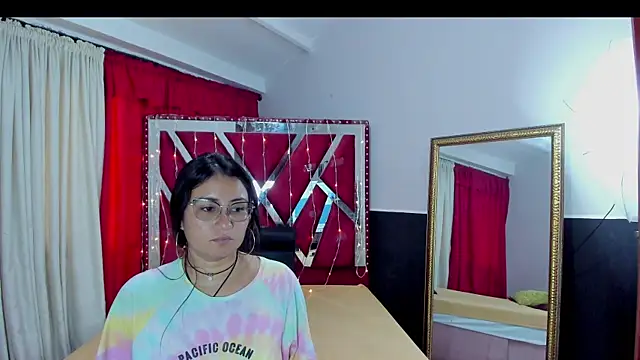 Snapshot of Luna021_1 chatting on November 20, 2025, 7:58 pm Luna021 1 online show from November 20, 2025, 7:58 pm