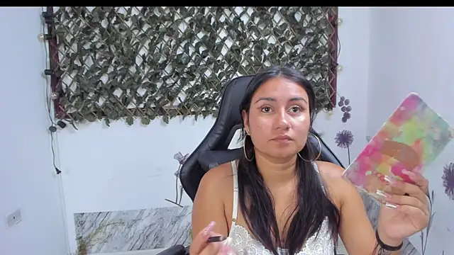 Snapshot of Luna021_1 chatting on December 3, 2025, 8:30 pm Luna021 1 online show from December 3, 2025, 8:30 pm