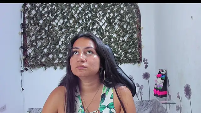 Snapshot of Luna021_1 chatting on November 14, 2025, 7:39 pm Luna021 1 online show from November 14, 2025, 7:39 pm