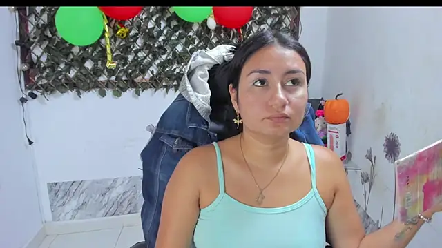 Snapshot of Luna021_1 chatting on October 27, 2025, 7:37 pm Luna021 1 online show from October 27, 2025, 7:37 pm