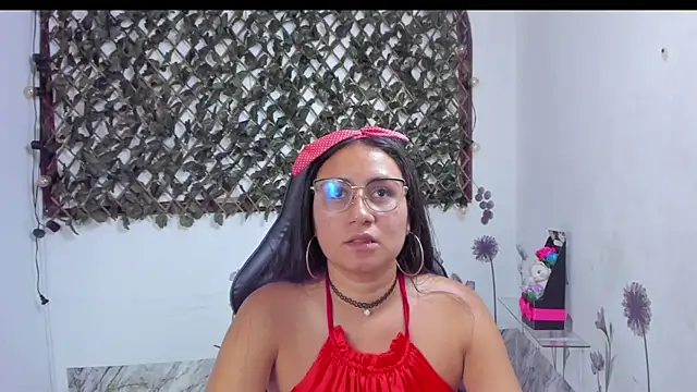 Snapshot of Luna021_1 chatting on November 29, 2025, 8:09 pm Luna021 1 online show from November 29, 2025, 8:09 pm