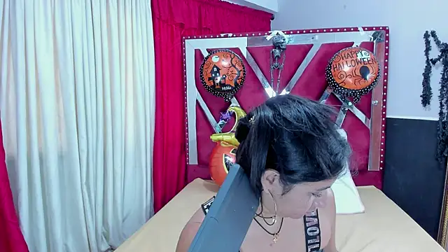 Snapshot of Luna021_1 chatting on October 28, 2025, 8:08 pm Luna021 1 online show from October 28, 2025, 8:08 pm