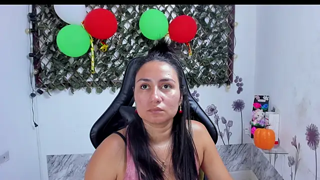 Snapshot of Luna021_1 chatting on November 1, 2025, 7:41 pm Luna021 1 online show from November 1, 2025, 7:41 pm