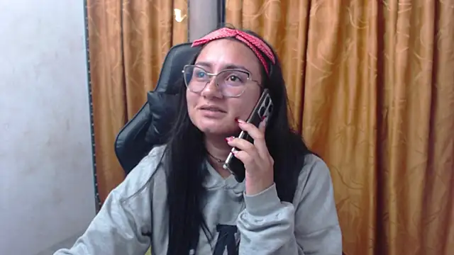 Snapshot of Luna021_1 chatting on December 5, 2025, 9:01 pm Luna021 1 online show from December 5, 2025, 9:01 pm