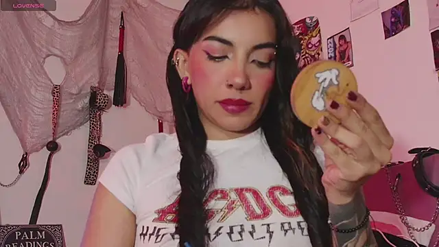 agathaaiko6 online show from January 8, 2026, 1:11 am